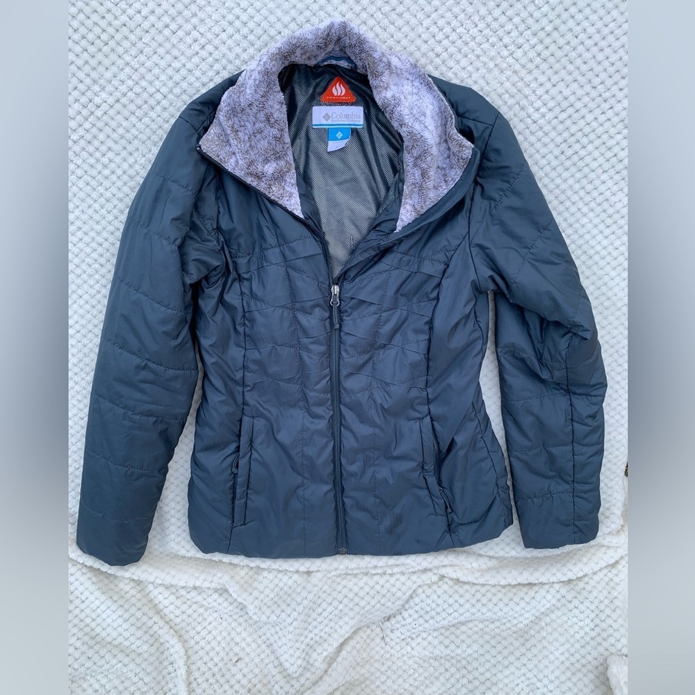 Columbia Women's Black Puffy Jacket with Light Gray Faux Fur Lining